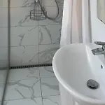 Apartment 5 Bedroom Beautiful In *