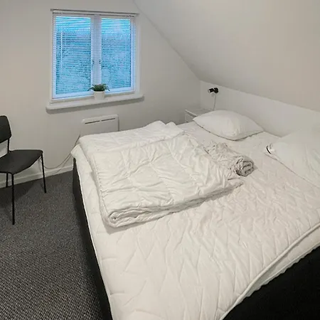 5 Bedroom Beautiful In *