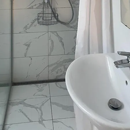 Διαμέρισμα 5 Bedroom Beautiful In *