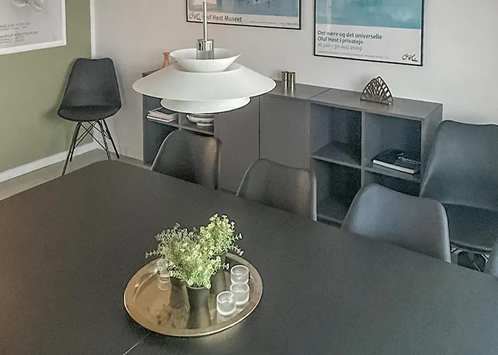 5 Bedroom Beautiful In Hasle Apartman